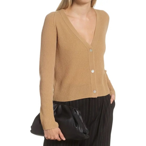 Bottega Veneta The Teen Leather Pouch - Picture 2 of 12